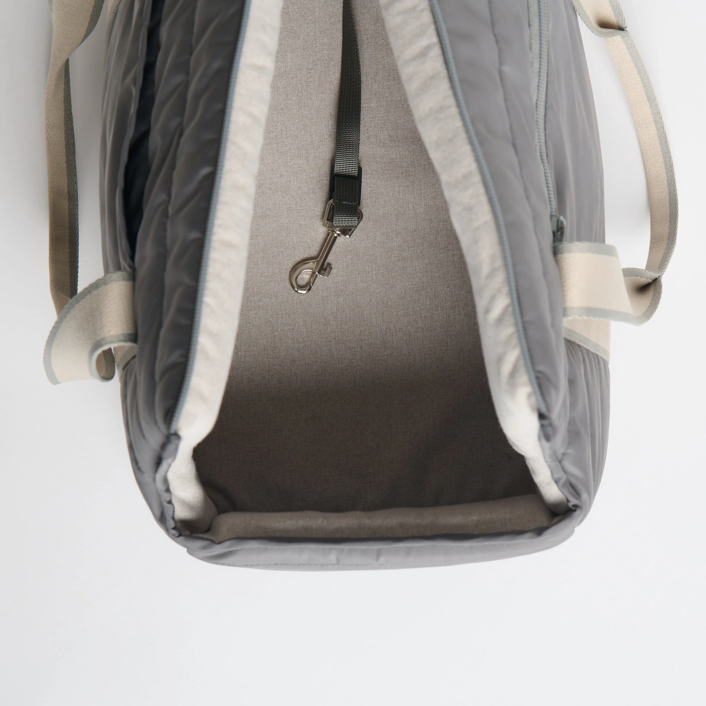 Nooee Pet Finn Carrier β Lightweight Quilted Dog Carrier with Easy-Care Cushion - Image 4