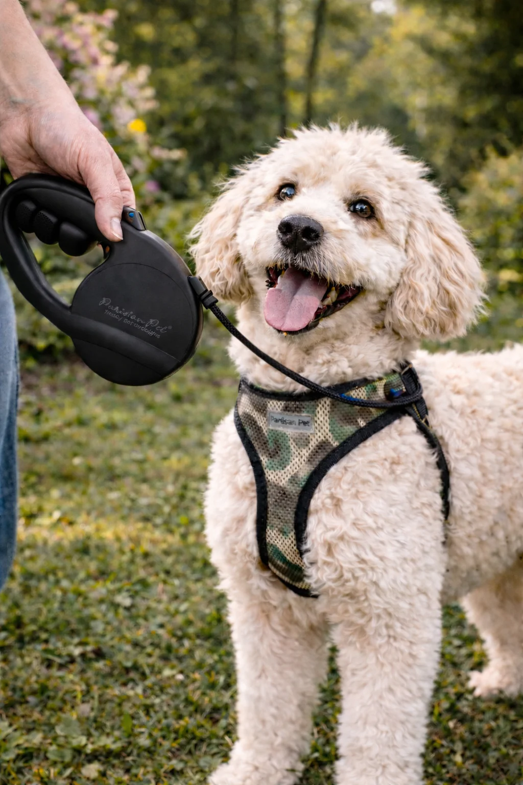 Parisian Pet 'Retractable Leash M' for Dogs & Cats β Stylish 16-Foot Retractable Dog Leash with Ergonomic Handle, Black - Image 2
